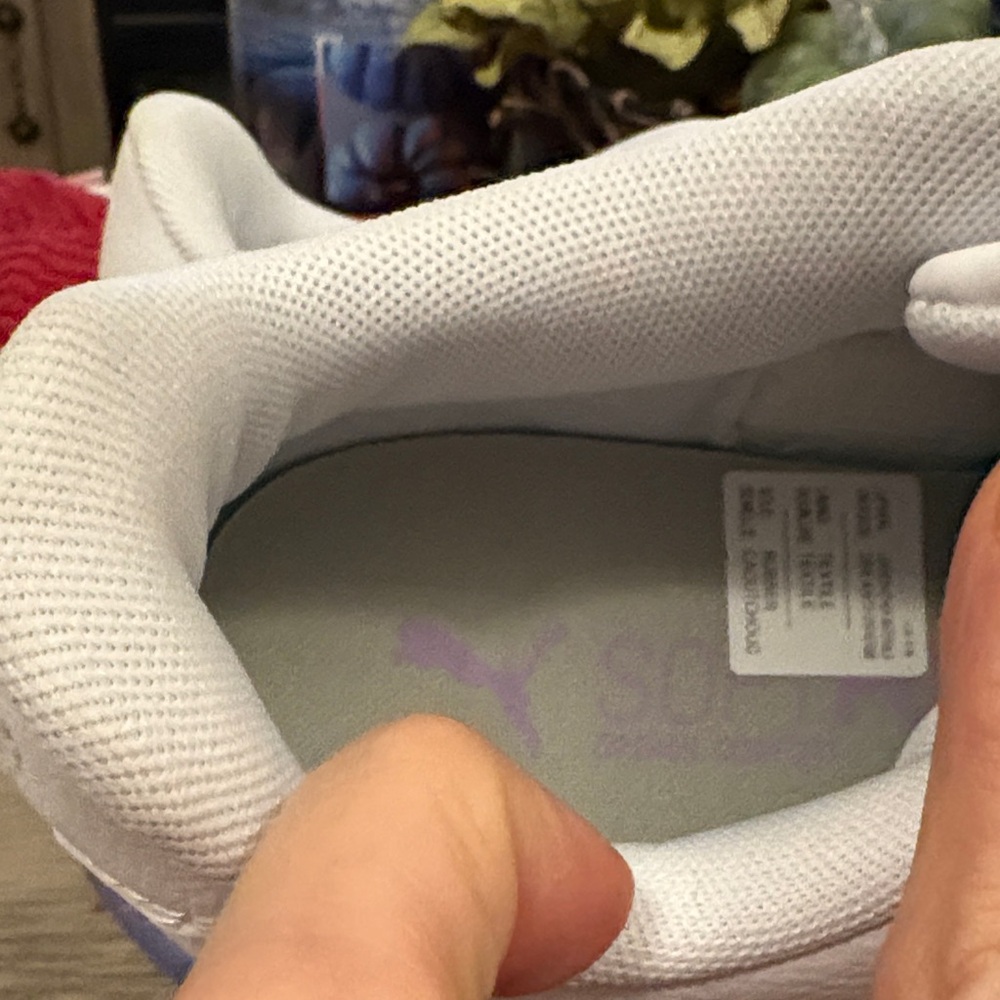 #131 Puma Carina 2.0 Youth leather White& Lavender&blue ombré soles NWOT sz 6 - Picture 8 of 8